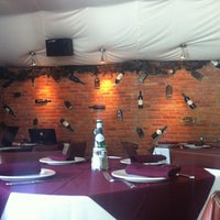 Foto tomada en Casa Merlot Restaurant  por Momo K. el 6/28/2012