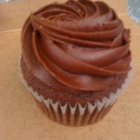 4/27/2012 tarihinde Emilyziyaretçi tarafından Little Cake Bakery'de çekilen fotoğraf