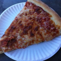 Foto tirada no(a) Cybelle&amp;#39;s Pizza por Bob F. em 6/24/2012
