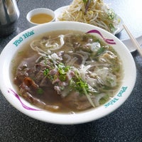 Photo taken at Pho Hoa by Anto C. on 7/22/2012