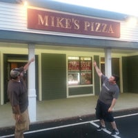 Снимок сделан в Mike&amp;#39;s Pizza пользователем Robert W. 7/3/2012