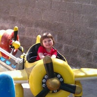 รูปภาพถ่ายที่ Funtasticks Family Fun Park โดย Chris H. เมื่อ 3/2/2012