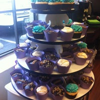 5/24/2012 tarihinde Monica G.ziyaretçi tarafından CC&amp;#39;s Sweets &amp;amp; Tweets'de çekilen fotoğraf
