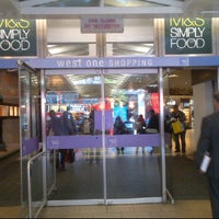 Foto tomada en West One Shopping Centre  por Farid el 5/22/2012