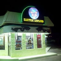 Das Foto wurde bei Electric Ladyland von Robert C. am 4/21/2012 aufgenommen