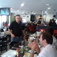 4/5/2012 tarihinde Luiz V.ziyaretçi tarafından Twin Burger'de çekilen fotoğraf
