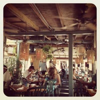 6/2/2012 tarihinde Kristen W.ziyaretçi tarafından Two Friends Patio Restaurant'de çekilen fotoğraf
