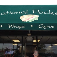 รูปภาพถ่ายที่ International Pocket Café โดย Paul R. เมื่อ 5/26/2012