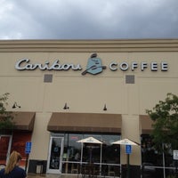 Foto tomada en Caribou Coffee  por Lisa M. el 7/20/2012