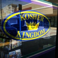 Foto scattata a Kosher Kingdom da Patrick S. il 7/1/2012