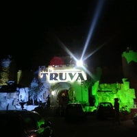 รูปภาพถ่ายที่ Truva Club โดย Samet K. เมื่อ 9/1/2012