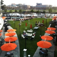 Das Foto wurde bei University Plaza Waterfront Hotel von Angel S. am 2/10/2012 aufgenommen