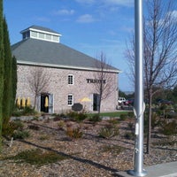 Foto diambil di Trione Vineyards and Winery oleh Tracy L. pada 4/19/2012