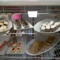 6/22/2012 tarihinde The Foodster Fileziyaretçi tarafından Cake In The City'de çekilen fotoğraf