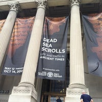 7/22/2012에 Deborah R.님이 Dead Sea Scrolls at The Franklin Institute에서 찍은 사진