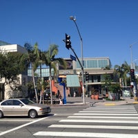Photo taken at Santa Monica / LaBrea - 4 &amp;amp; 31 &amp;amp; 212 &amp;amp; 704 by jamie l s. on 7/28/2012