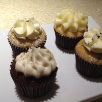 Foto scattata a Sugar Cupcakery da Geoff Z. il 3/11/2012