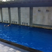 Review Swimming Pool