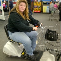 4/6/2012 tarihinde Lea T.ziyaretçi tarafından Walmart Supercentre'de çekilen fotoğraf