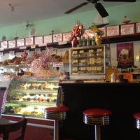 Снимок сделан в Havana Express Cafe &amp;amp; Bakery пользователем Nabil H. 4/12/2012