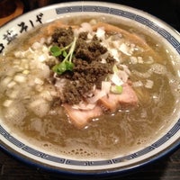 Photo taken at 特級中華そば 凪 西新宿店 by Mr.Tarr on 5/19/2012