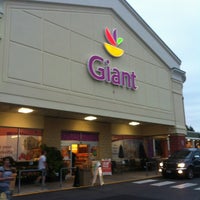 Foto tirada no(a) Giant por Priscilla em 5/7/2012