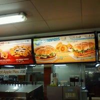 Foto diambil di McDonald&amp;#39;s oleh Patrícia B. pada 6/24/2012