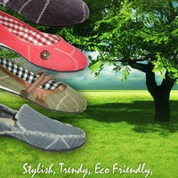 Foto scattata a Nice Shoes da Colourful Grass Shoe il 1/30/2012