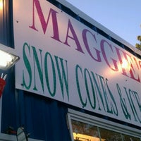 Photo taken at Maggie&amp;#39;s Snow Cones &amp;amp; Ice Cream by Steven K. on 10/3/2011