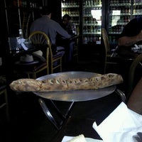 Das Foto wurde bei Johnny&amp;#39;s Pizzeria von Porfirio R. am 10/20/2011 aufgenommen