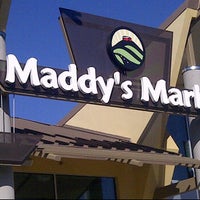 Foto tomada en Maddy&amp;#39;s Market  por Adam K. el 12/22/2011