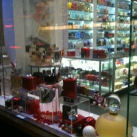 Foto tirada no(a) Fragrance &amp; Beauty Outlet por Pookie P. em 12/11/2011