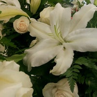 Photo taken at Suzann&amp;#39;s Flowers by Rum Y. on 8/11/2012