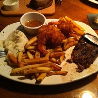 Photo taken at Outback Steakhouse by Cédric B. on 9/19/2011