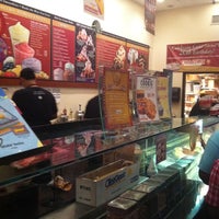 Photo taken at Cold Stone Creamery by E S. on 8/8/2011