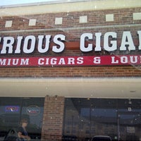 รูปภาพถ่ายที่ Serious Cigars โดย Bill C. เมื่อ 8/1/2012