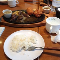 Photo taken at ステーキハンバーグ＆サラダバー けん 国分寺店 by ゆってぃ on 12/21/2011