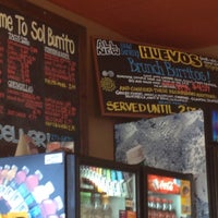 รูปภาพถ่ายที่ Sol Burrito โดย Bre R. เมื่อ 7/18/2012