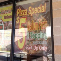 Foto tomada en Massino&amp;#39;s Pizza and Pasta  por Nate M. el 3/17/2012
