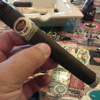 8/18/2012 tarihinde Tim O.ziyaretçi tarafından Cigar Room 2'de çekilen fotoğraf