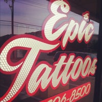 รูปภาพถ่ายที่ Epic Tattoos โดย Todd B. เมื่อ 6/2/2012