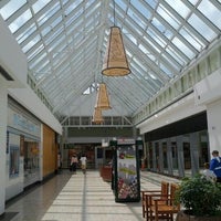 รูปภาพถ่ายที่ Park Plaza Mall โดย Abe S. เมื่อ 4/28/2012