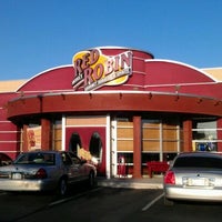 Photo taken at Red Robin Gourmet Burgers and Brews by waydavis  🏥 🍄  🍟  ☕  🌈  🌊  🌞 on 9/23/2011
