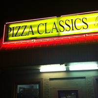Снимок сделан в Pizza Classics пользователем Hasheem T. 4/23/2012
