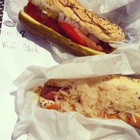 Foto tirada no(a) Hot Dog Avenue por Justin B. em 7/31/2012