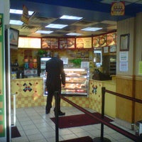 รูปภาพถ่ายที่ Golden Krust Caribbean Restaurant โดย Eugene L. เมื่อ 12/9/2011