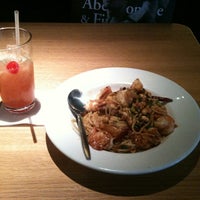 Photo taken at California Pizza Kitchen at Circle Centre by Eric S. on 6/17/2012