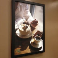 Снимок сделан в The Coffee Bean &amp; Tea Leaf пользователем Sasha Z. 5/5/2012