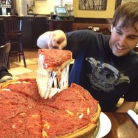 Foto tomada en Patxi&amp;#39;s Pizza  por Chase S. el 5/20/2012
