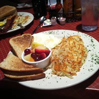 Снимок сделан в Bailey&amp;#39;s Breakfast &amp;amp; Lunch пользователем Solongo O. 2/7/2012